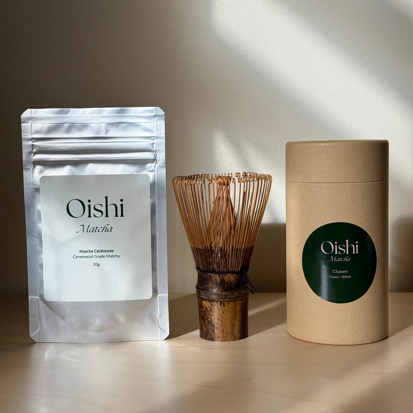 Ensemble comprenant un sachet Oishi Matcha 20g et un fouet